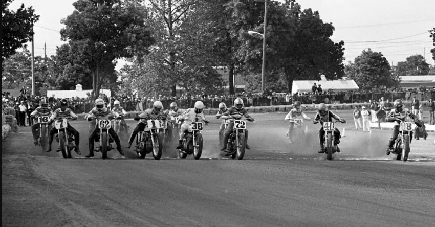 Cycle News Archives 1974 Charity Newsies race start